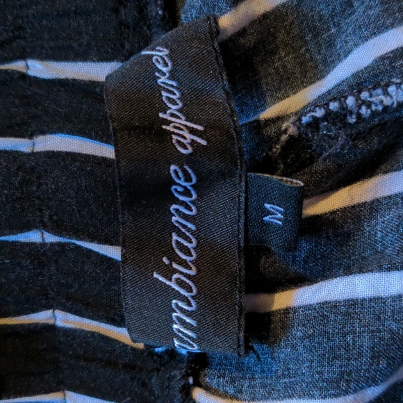 Black and white striped shorts (M) - Picture 2 of 4